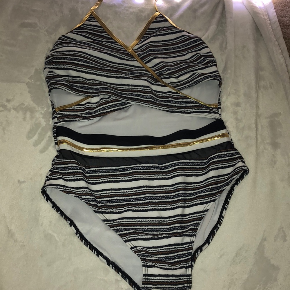 One piece swim suit